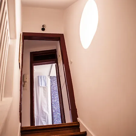 Lx Center Chiado 3* ליסבון